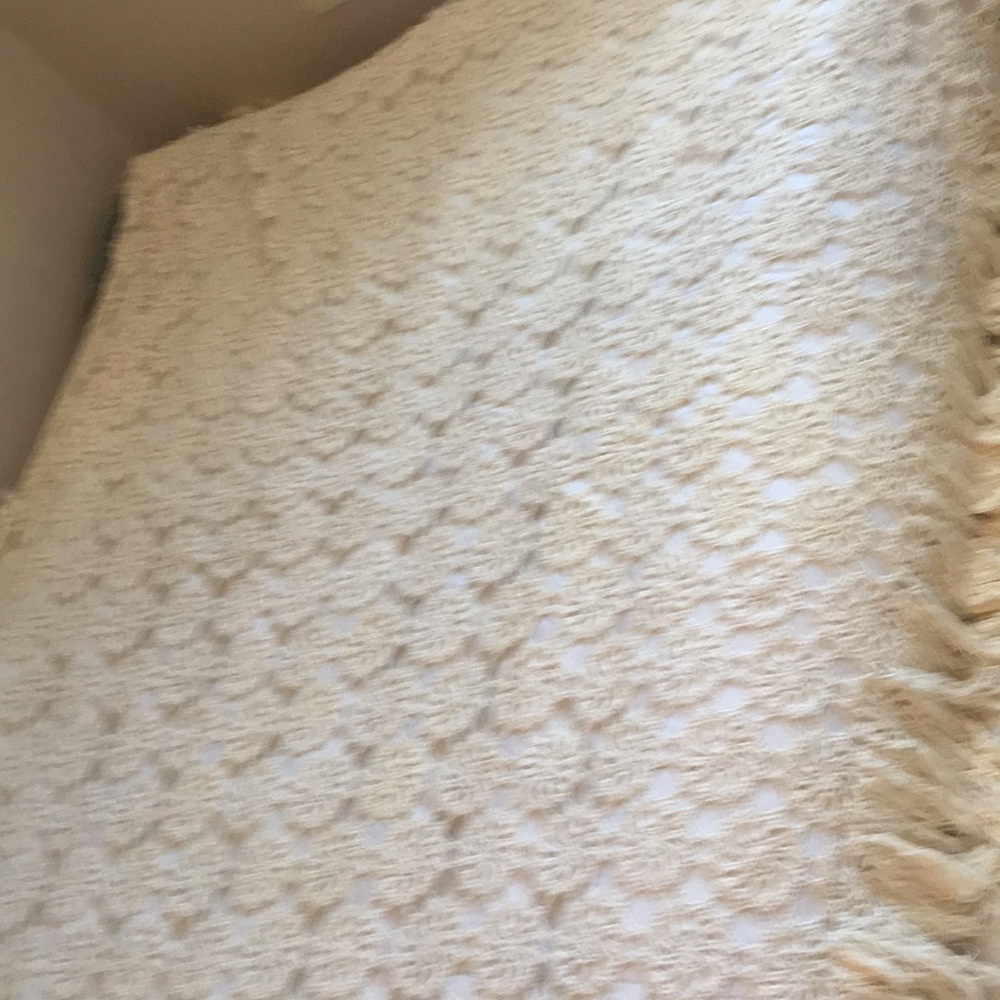 VINTAGE CROCHET BEDSPREAD